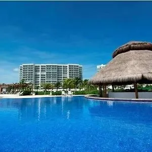 Relaxing Beachfront Loft Cancún